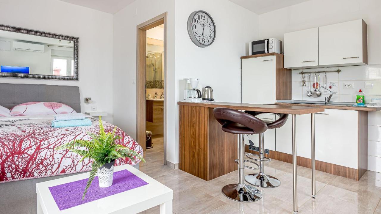 Apartments Klara セニ エクステリア 写真
