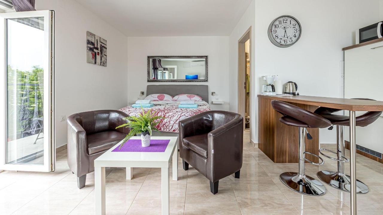Apartments Klara セニ エクステリア 写真